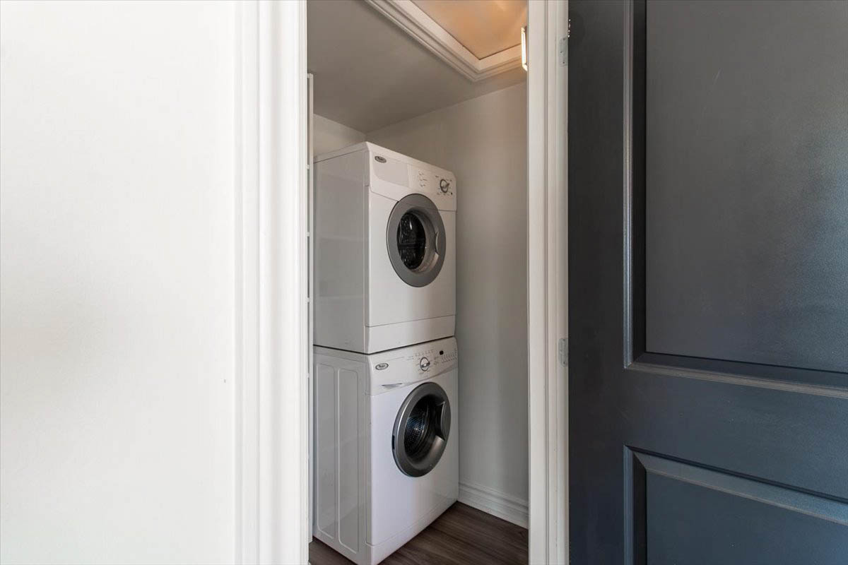 200 Charlton Avenue East, Hamilton - Presented by Campbell & Company Real Estate