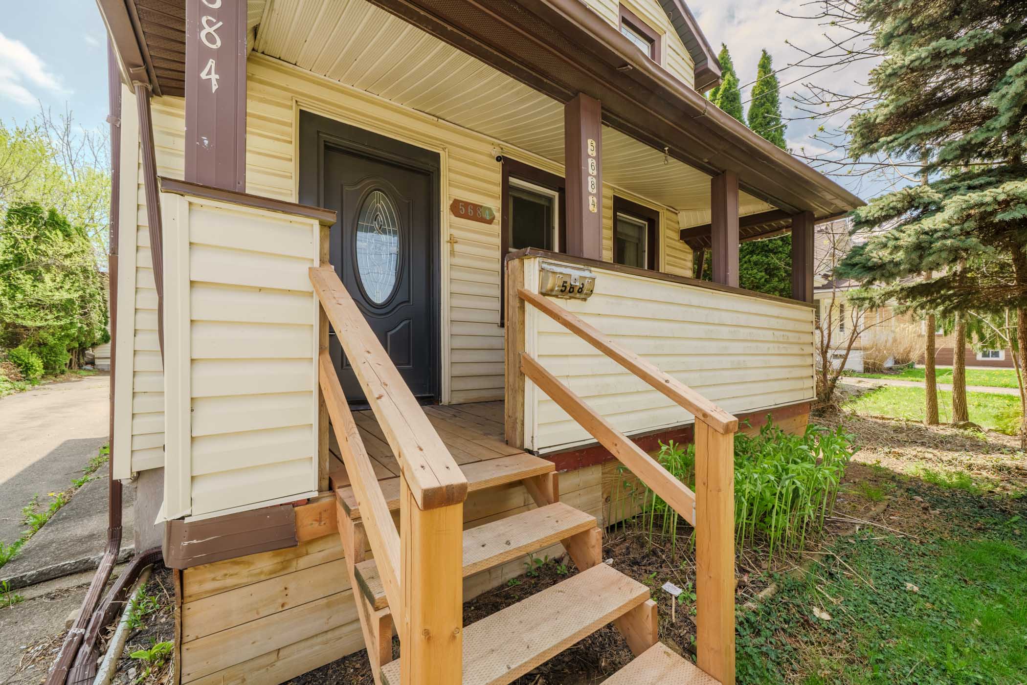 5684 Spring Street, Niagara Falls - Presented by Campbell & Company Real Estate