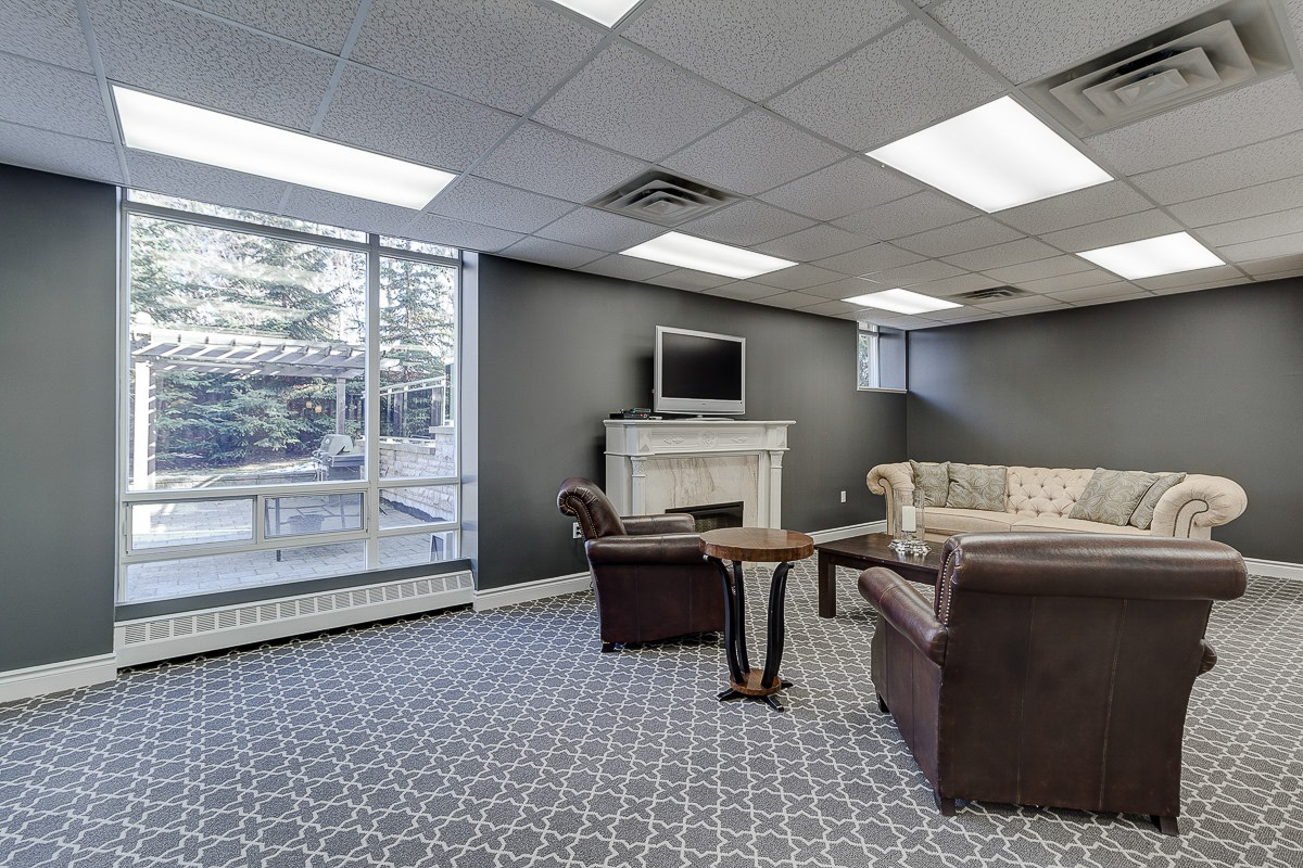 212-125 Wilson Street West, Ancaster - Presented by Campbell & Company Real Estate