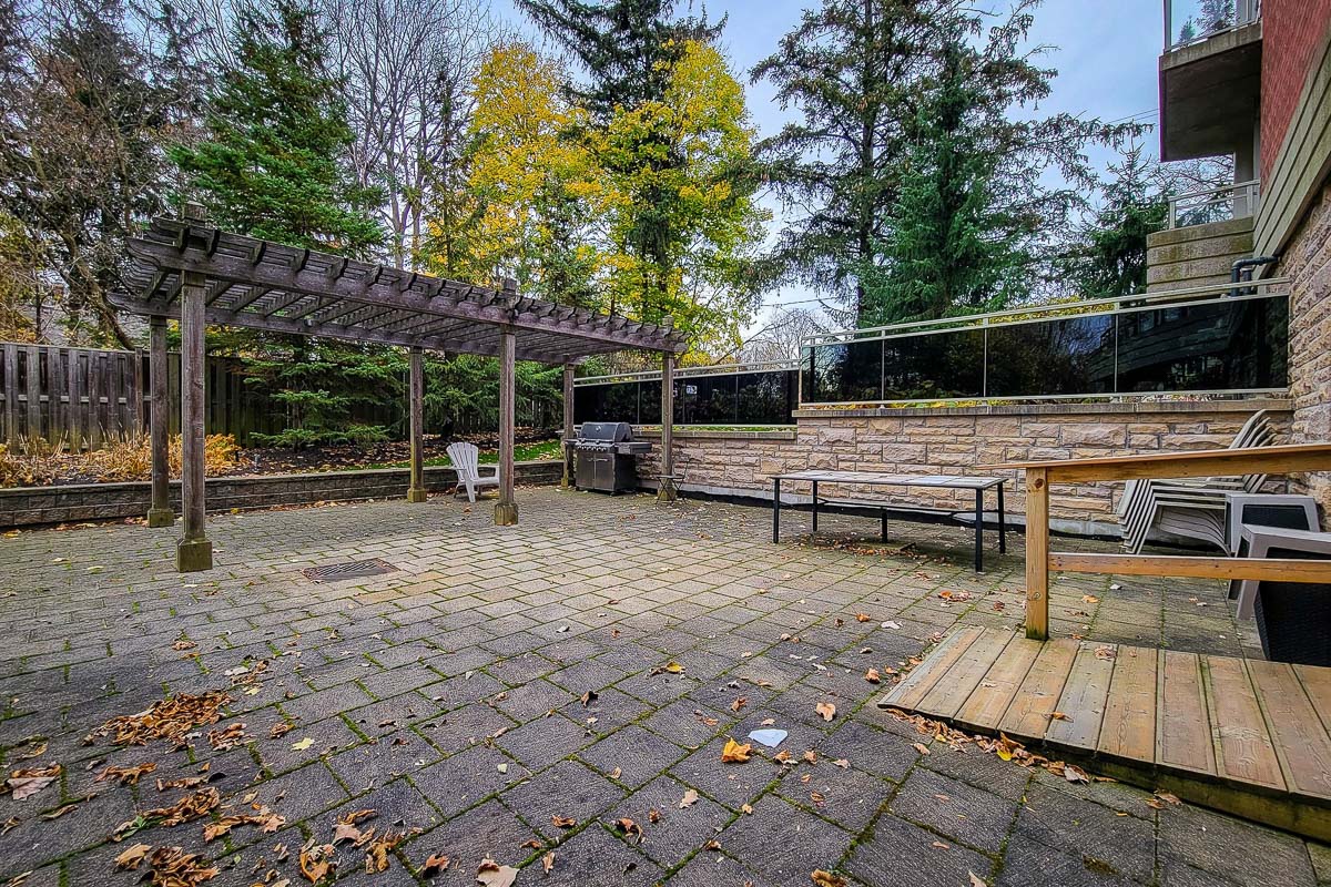 212-125 Wilson Street West, Ancaster - Presented by Campbell & Company Real Estate